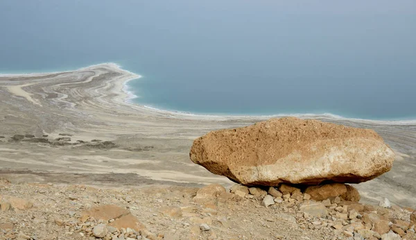 Vista della costa del Mar Morto dalla strada nel deserto della Giudea, Israele, Medio Oriente — Foto Stock