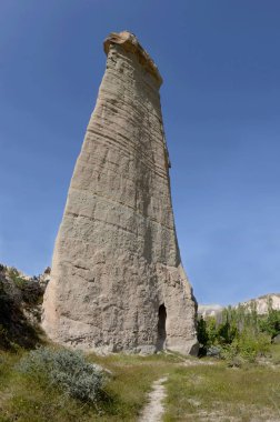 Ünlü Kapadokya landmark - mağara evin içinde aşk Vadisi, Türkiye, Merkezi Anantolia ile volkanik kaya