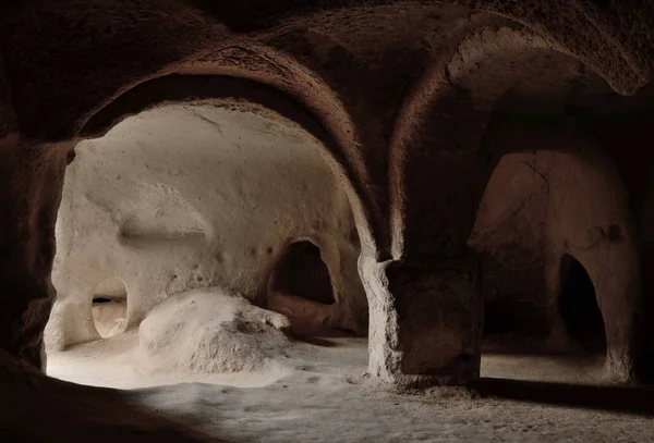 Inre av antika kristna grottemplet i Zelve, Cappadocia, Turkiet — Stockfoto
