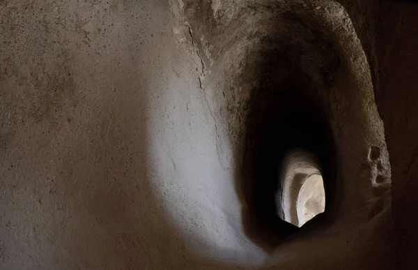 Tunel v klášteře Selime skaliska v regionu Kapadocie, Turecko, jeskynní město, proslulé mezník — Stock fotografie