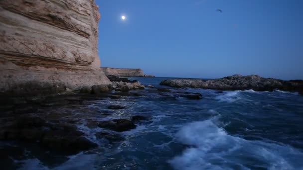 Surf Vågor Nära Stranden Vackra Bilder Havet Tidvatten Vågor Solnedgången — Stockvideo