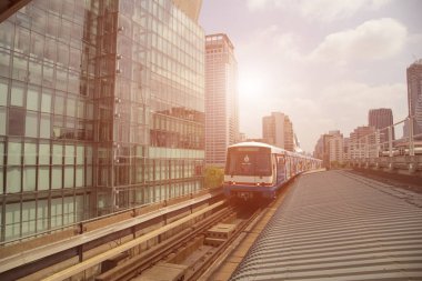Bangkok, Tayland, 08 Şubat 2016: trafik bangkok şehirdeki sokaklarda. Ravel turist. Kültürel değerler ve şekil-in Tayland sermaye.