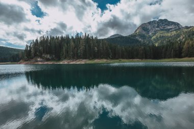 Karadağ, Milli Parkı Durmitor, dağlar ve bulutlar
