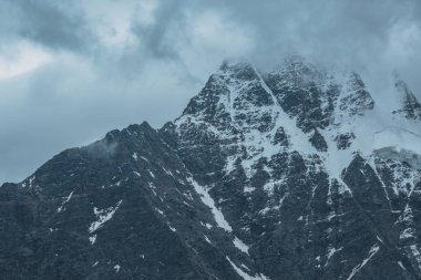 Elbruz, dağlarda yaz.