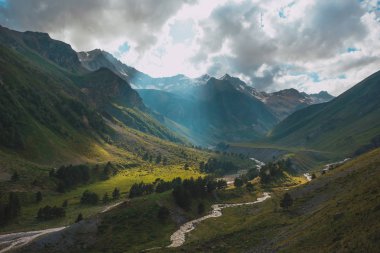 Dağ nehir Baksan, dağ geçidi Adyr-Su, Elbrus alan, büyük Kafkasya aralığı.