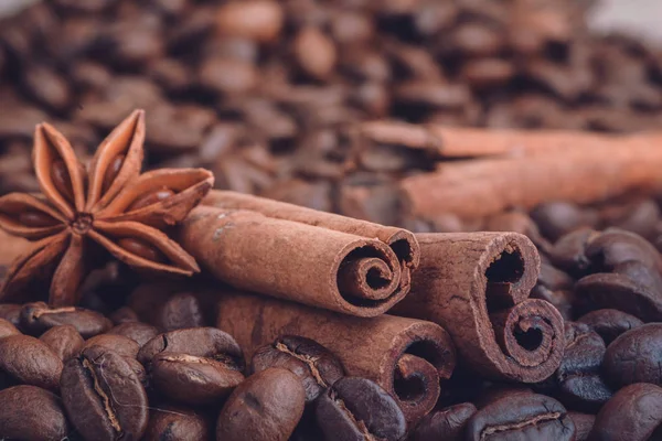 Anís, canela y granos de café — Foto de Stock