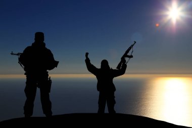 Güzel bir arka plan üzerinde bir askerin iki siluet
