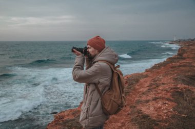 Deniz feneri isteyen adam