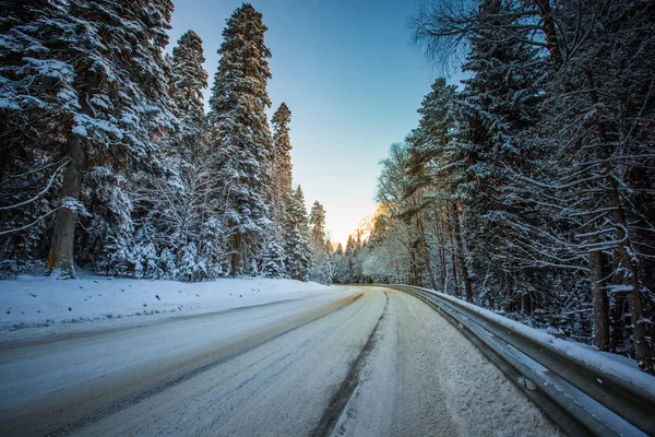 High mountains under snow in the winter — Stock Photo, Image