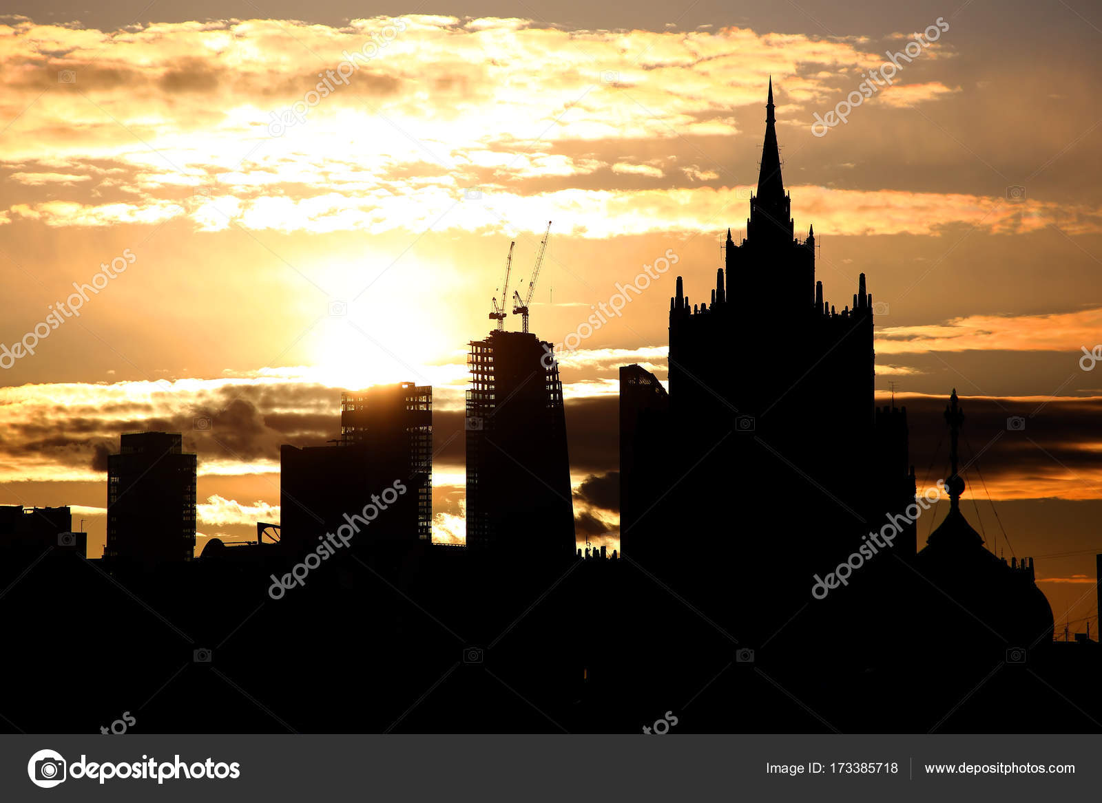 Lever Du Soleil à La Ville De Moscou Silhouette Des