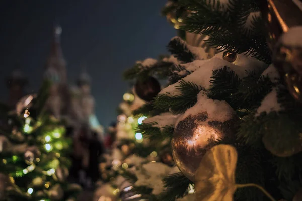 Christmas fair in Moscow evening while snow — Stock Photo, Image