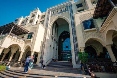 Dubai, Uae - 8 Mart 2017: Souk Al Bahar veya denizci pazarı Arabesk alışveriş merkezidir.