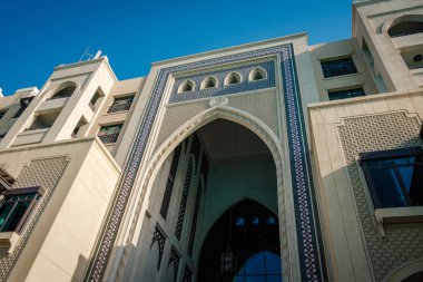 Dubai, Uae - 8 Mart 2017: Souk Al Bahar veya denizci pazarı Arabesk alışveriş merkezidir.