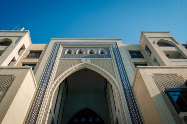 Dubai, Uae - 8 Mart 2017: Souk Al Bahar veya denizci pazarı Arabesk alışveriş merkezidir.