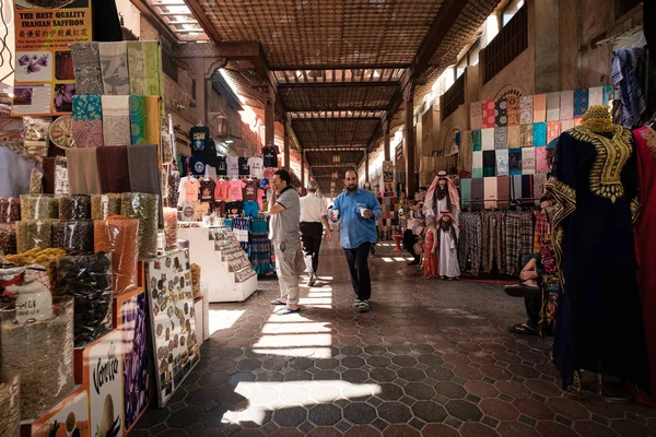 阿拉伯联合酋长国迪拜- 2017年3月6日：旧城中心古老的苏格布苏格布迪拜的商店和商贩 — 图库照片