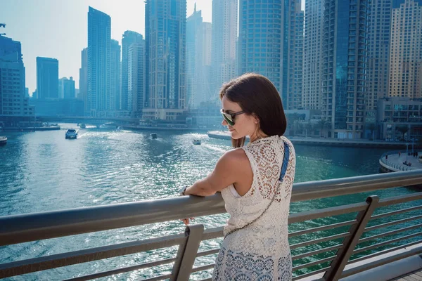 Happy beautiful tourist woman in Dubai marina — Stock Photo, Image