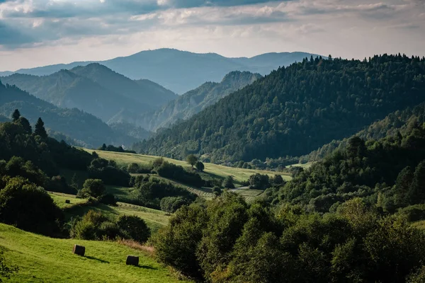 Paysage montagneux estival en Slovaquie, concept de voyage — Photo