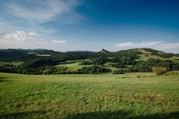 Paysage montagneux estival en Slovaquie, concept de voyage — Photo