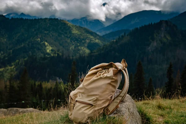 Backpack of free space for your decoration. Summer trip. — Stockfoto