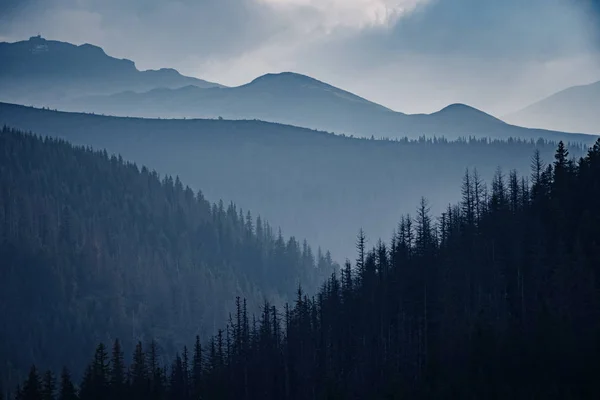 Nature incroyable, été dans les montagnes. Voyage et randonnée — Photo