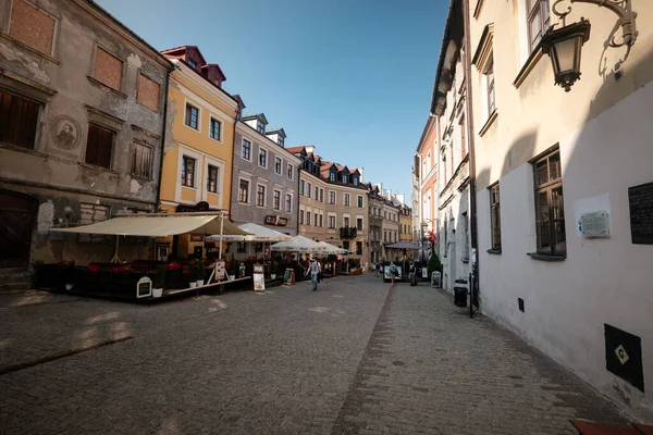 Lublin, polen - 5. August 2019: lublin Altstadt, polen. Straße und alte bunte Gebäude in der Altstadt von Lublin. — Stockfoto