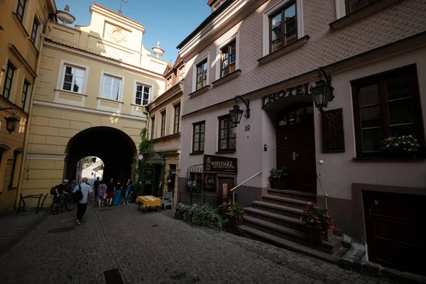 Lublin, polen - 5. August 2019: lublin Altstadt, polen. Straße und alte bunte Gebäude in der Altstadt von Lublin. — Stockfoto