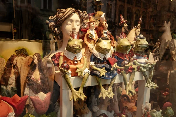 Krakow, Poland- August 6 2019: Souvenir shop selling souvenirs for tourists in Krakow old town, the most famous tourist destination in Poland — Stock Photo, Image