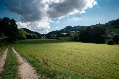 Güzel dağ manzarası, Alp yol üzerinden geçmek, İsviçre