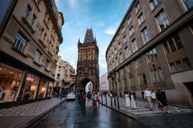 Prag, Çek Cumhuriyeti - 11.08.2019: Eski Şehir Meydanı
