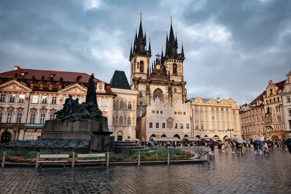 Prag, Tschechische Republik - 11.08.2019., schöne Straßen und Bogen — Stockfoto