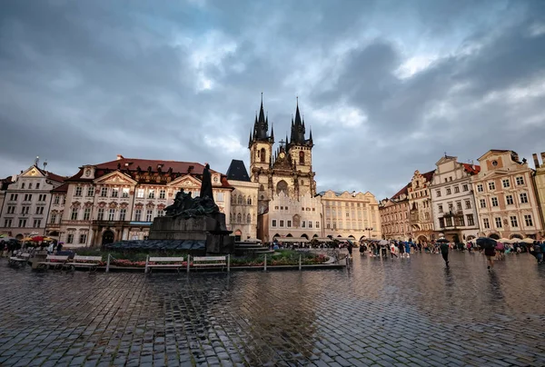 Prague, République tchèque - 11.08.2019., Belles rues et arche — Photo