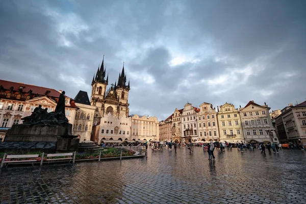 Prague, République tchèque - 11.08.2019., Belles rues et arche — Photo