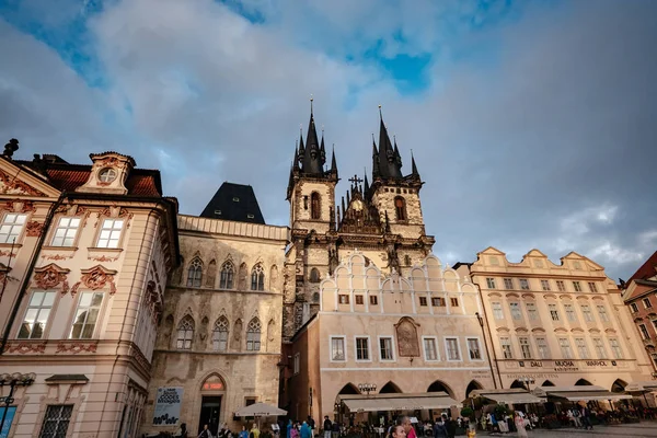 Prague, République tchèque - 11.08.2019., Belles rues et arche — Photo