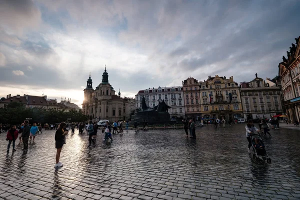 Prague, République tchèque - 11.08.2019., Belles rues et arche — Photo