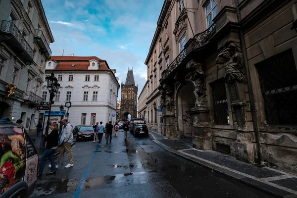 Praga, Czechy - 11.08.2019: Rynek Starego Miasta jest przesłuchaniem — Zdjęcie stockowe