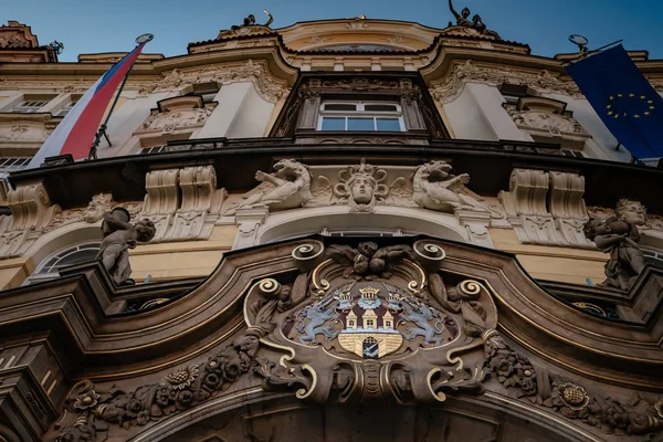 Praga, Checoslováquia - 10.08.2019. A arquitetura da cidade velha o — Fotografia de Stock