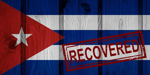 코로나 바이러스나 코로나 바이러스의 감염에서 살아남거나 쿠바의 깃발이다 우표를 회수하는 — 스톡 사진