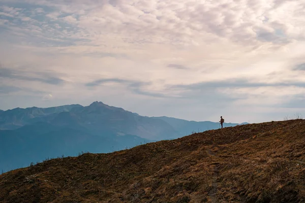 Silhouette Young Male Hipster Mountains Autumn Discovery Travel Destination Concept — Stock Photo, Image