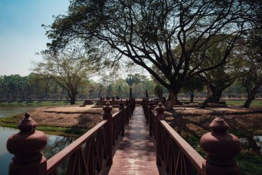 Sukhothai Tarih Parkı, Tayland 'da bir UNESCO Dünya Mirası Alanı. 800 yıl önce Tayland 'ın eski bir kasabasında