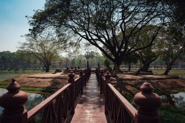 Sukhothai Tarih Parkı, Tayland 'da bir UNESCO Dünya Mirası Alanı. 800 yıl önce Tayland 'ın eski bir kasabasında
