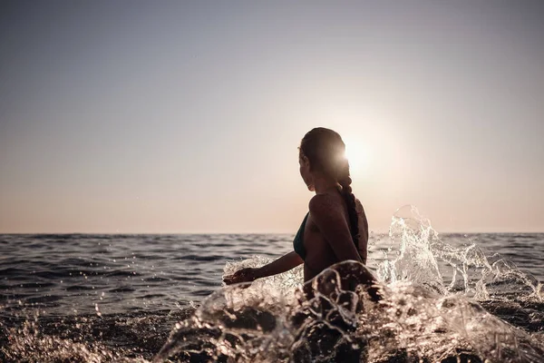 Beautiful Emotional Model Girl Making Splash Sea Laughing Beautiful Woman — Stock Photo, Image