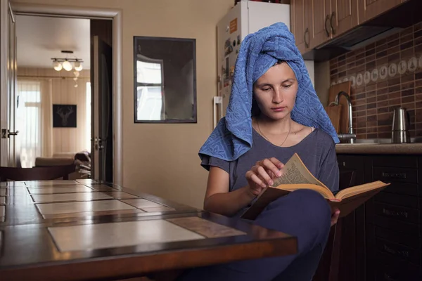 Young Asian Woman Bath Towel Reads Book Kitchen Natural Beauty — Stock Photo, Image