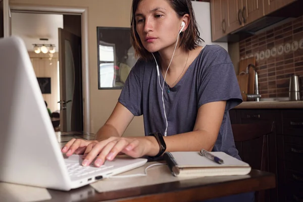 Trabajar Desde Casa Autoaislamiento Concepto Aprendizaje Línea Mujer Asiática Freelancer — Foto de Stock