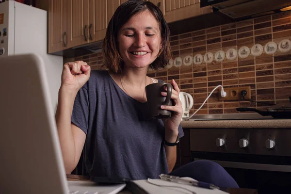 Trabajar Desde Casa Autoaislamiento Concepto Aprendizaje Línea Mujer Asiática Freelancer — Foto de Stock