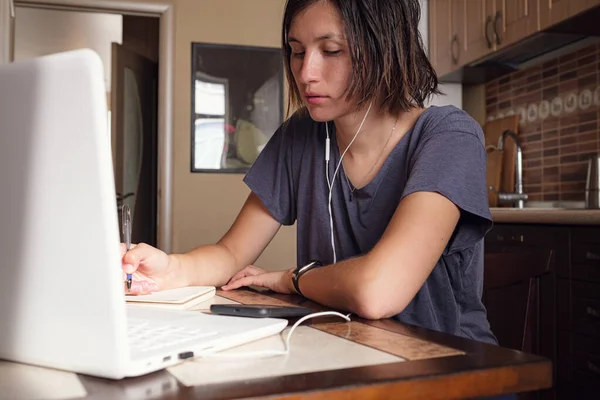 Trabajar Desde Casa Autoaislamiento Concepto Aprendizaje Línea Mujer Asiática Freelancer —  Fotos de Stock