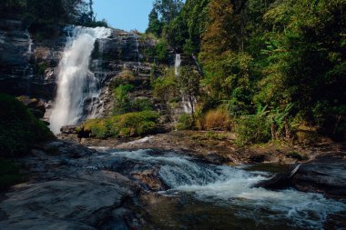 Wachirathan Şelalesi Doi Inthanon Ulusal Parkı, Mae Chaem Bölgesi, Chiang Mai Bölgesi, Tayland.