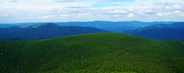 Horská krajina v létě — Stock fotografie