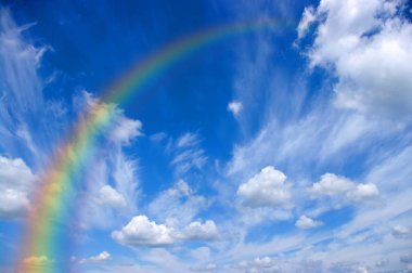  Gökyüzünde gökkuşağı