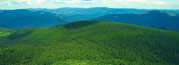 Paisaje de montaña en verano — Foto de Stock