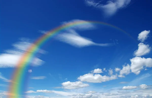 Regenboog in de lucht — Stockfoto